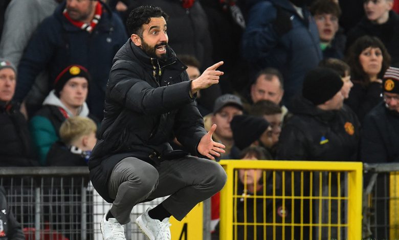 Man Utd: Premier League Defender Race Heats Up!