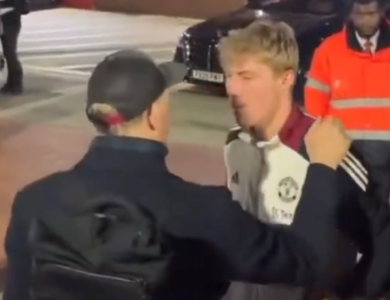 Man Utd Fans Worry as Hojlund Spotted with Club Icon